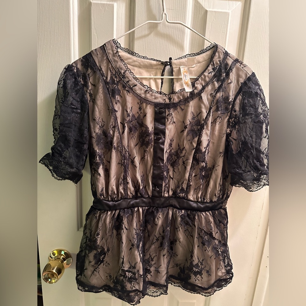 2/$10 Adiva lace blouse Medium